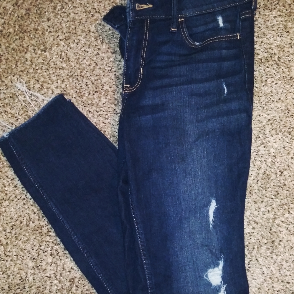 Hollister distressed skinny jeans s 7